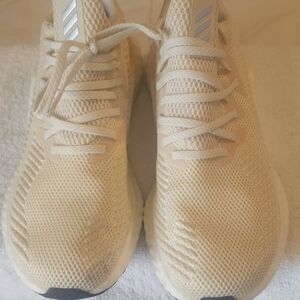 Adidas Alphaboost Sneakers rare color Size 9 in excellent condition